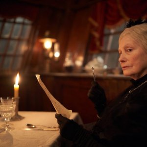 Dracula: Catherine Schell in un'immagine della serie