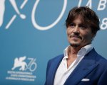 Johnny Depp a C'è posta per te da Maria De Filippi: sarà l'ospite della prima puntata