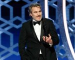 Joaquin Phoenix indosserà lo stesso smoking per tutta la stagione dei premi per evitare sprechi