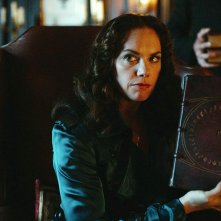 Queste oscure materie: Ruth Wilson in una scena del terzo episodio