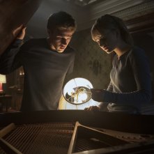 Locke & Key: due protagonisti della serie in una scena