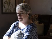 Kathy Bates, Garry Marshall non l'ha voluta in un film per il suo aspetto: 'Un mio bacio non era romantico'