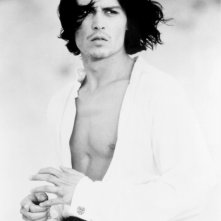 Johnny Depp, sexy e a torso nudo sul set di Don Juan De Marco, maestro d'amore
