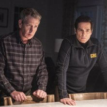 The Outsider: Ben Mendelsohn e Yul Vazquez