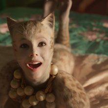 Cats: Francesca Hayward in una scena del film