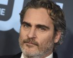 Joaquin Phoenix sulla morte del fratello River Phoenix: 'I media ci hanno impedito di elaborare il lutto'