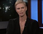 Charlize Theron racconta il suo appuntamento più assurdo ed esilarante