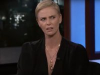 Charlize Theron racconta il suo appuntamento più assurdo ed esilarante