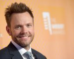 Mortal Kombat Legends: Scorpion's Revenge, Joel McHale nel cast del film animato