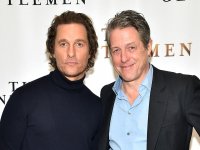 Matthew McConaughey e Hugh Grant: appuntamento hot... per i loro arzilli genitori di 90 anni