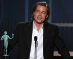 Brad Pitt vince ai SAG Awards 2020: 'Devo aggiungerlo al mio profilo Tinder'
