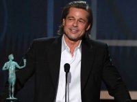 Brad Pitt vince ai SAG Awards 2020: 'Devo aggiungerlo al mio profilo Tinder'