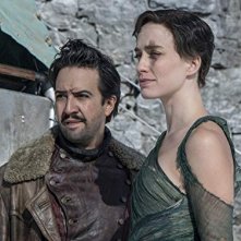 Queste oscure materie: Lin-Manuel Miranda e Ruta Gedmintas nel settimo episodio