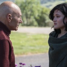 Star Trek: Picard - Patrick Stewart e Isa Briones in una scena del primo episodio
