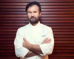 Carlo Cracco su Amazon Prime Video con Dinner Club, show culinario in giro per il mondo