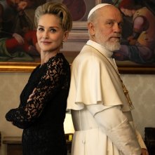 The New Pope: uno scatto di Sharon Stone e John Malkovich