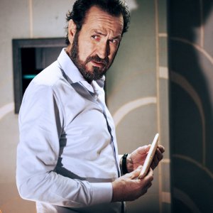 Villetta con ospiti: una scena del film con Marco Giallini