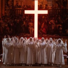 The New Pope: Una foto tratta dal quinto episodio della serie Sky