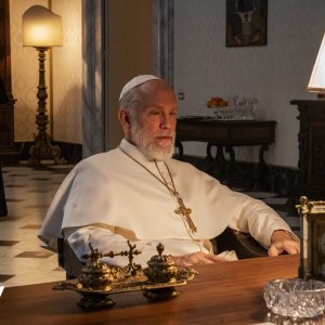 The New Pope: John Malkovich e Silvio Orlando nel sesto episodio