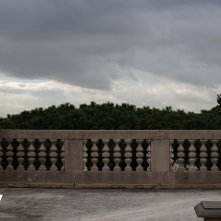 The New Pope: Silvio Orlando con John Malkovich in una scena del sesto episodio