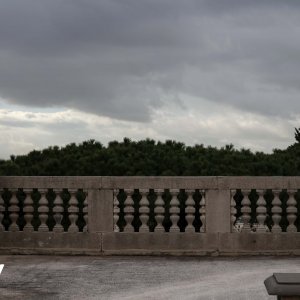 The New Pope: Silvio Orlando con John Malkovich in una scena del sesto episodio