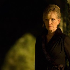 A Discovery of Witches: Lindsay Duncan in una foto della serie