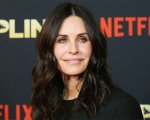 Friends: Courteney Cox pubblica una foto dell'ultima cena del cast prima del gran finale