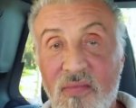 Sylvester Stallone con i capelli bianchi: l'attore svela il nuovo look