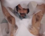 Jason Momoa sexy in vasca da bagno: i video sono irresistibili