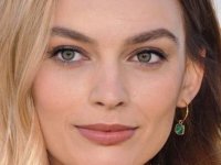 Margot Robbie ed Emma Mackey, la somiglianza impressionante in un fotomontaggio