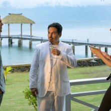 Fantasy Island: una scena del film con Michael Peña, Lucy Hale, Austin Stowell