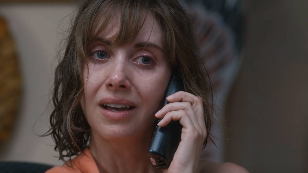 Primo piano di Alison Brie in Horse Girl
