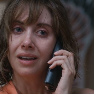 Horse Girl: un primo piano di Alison Brie