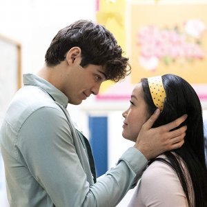P.S. Ti amo ancora: Noah Centineo, Lana Condor durante una scena del film