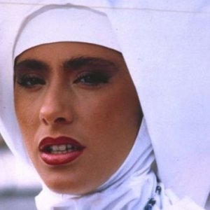 Sabrina Salerno in versione suora nel film Fratelli d'Italia