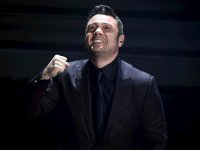 Sanremo 2020, Tiziano Ferro stona durante l'omaggio a Mia Martini: Loredana Bertè lo consola