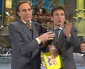 Pippo Baudo alle prese con Cavallo Pazzo, al secolo Mario Appignani, a Sanremo