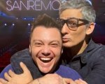 Sanremo 2020, Fiorello e Tiziano Ferro fanno pace: l'abbraccio sui social