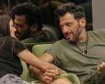 Grande Fratello Vip 2020, Serena Enardu e Pago fanno pace ma i familiari litigano