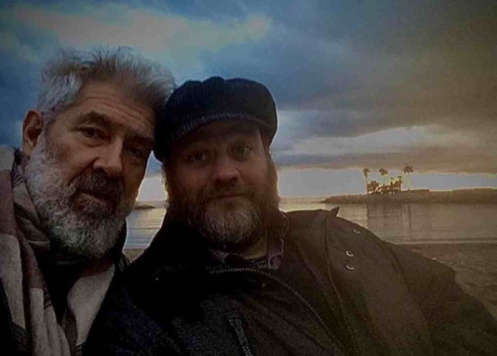 Stefano Fresi e Alessandro Benvenuti: un sasso lanciato da un cavalcavia ha distrutto la loro auto