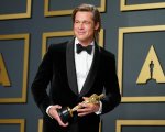 Brad Pitt commenta la truffa alla donna francese: 'Terribile approfittarsi del legame tra i fan e le star'