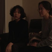 The Woman Who Ran: Min-hee Kim, Young-hwa Seo in una scena del film