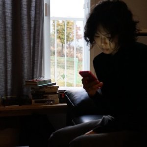 The Woman Who Ran: Min-hee Kim in una scena del film