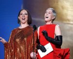 Oscar 2020: Maya Rudolph e Kristen Wiig in un insolito momento musical