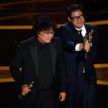 Oscar 2020:  Bong Joon-ho con il premio vinto per Parasite