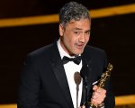 Oscar 2020: Taika Waititi primo indigeno a vincere un Oscar per la sceneggiatura non originale di Jojo Rabbit