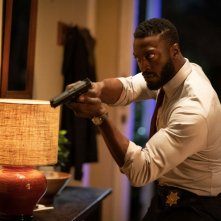 L'uomo invisibile: Aldis Hodge in una scena