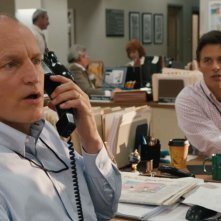 Attacco alla verità - Shock and Awe: una scena con Woody Harrelson e James Marsden