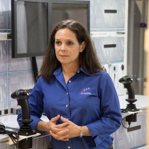 Lunar City: Lara Kearney in una scena