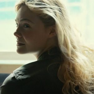 The Roads Not Taken: una scena del film con Elle Fanning